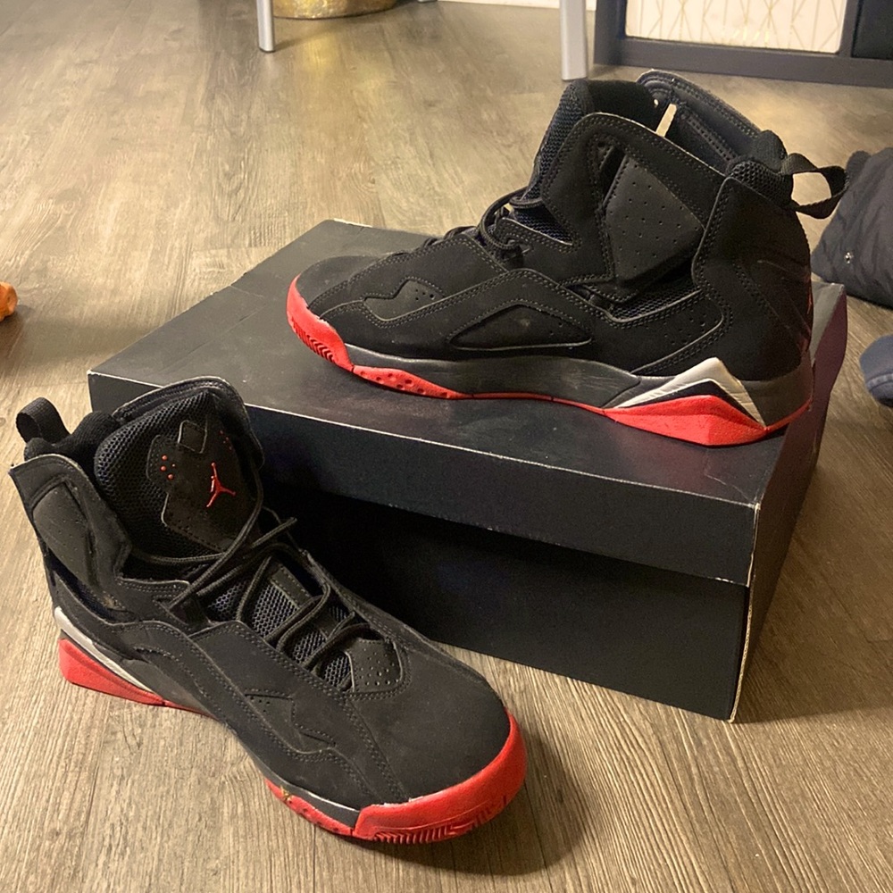 Jordan True Flight Black/Gym Red-Metallic Silver Noir/Rouge Gym